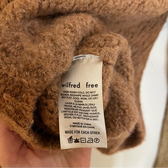 Aritzia Wilfred Free long-sleeve crop tops sweater in light brown and brown wool - Picture 5 of 6
